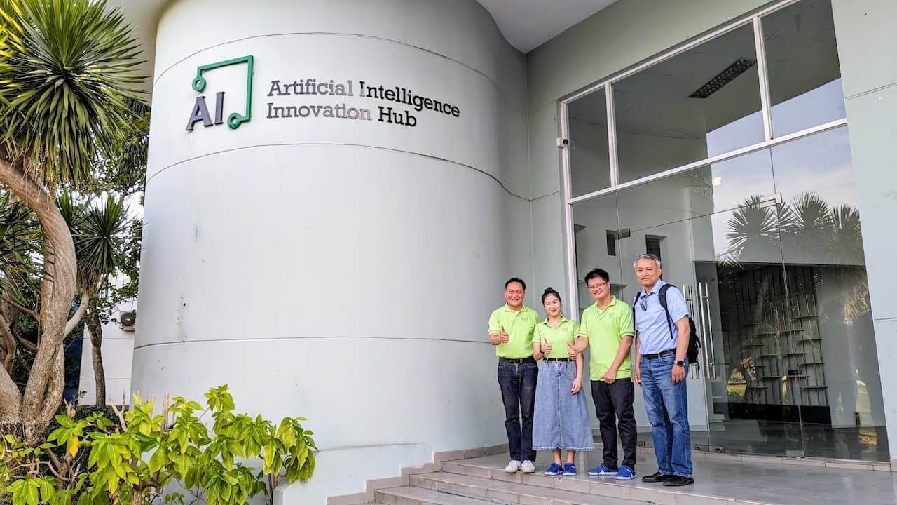 Workshop participants and NUS Centre for Future-ready Graduates team posing indoors